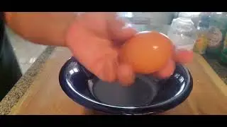 How to separate the yoke from the egg white. QUICK HACK!!!
