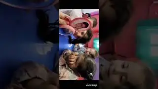 Emotions mirror game with kids of 3 years