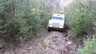 Iveco LMV 4x4 fast climbing up a rocky Italian mountain track!