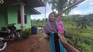 Kenapa nenek ini tiba-tiba menangis...?