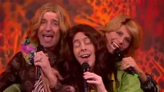 Ole! Onze drie tijdreizigers dansen recht 1972 binnen!(Music medley)