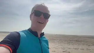 Ik op het strand van Goeree-Overflakkee.