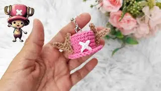 как связать крючком цельный брелок в виде шляпы Чоппера (с субтитрами)