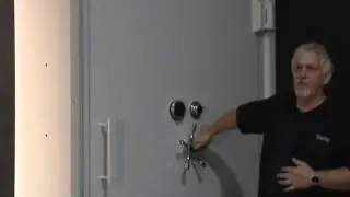 Vault Door with Heavy Duty Hinges
