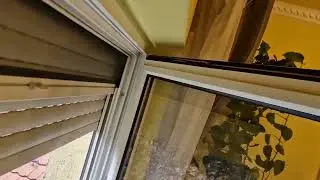 Balesetveszélyes műanyag ablak szétugrott ollóval  www.ablak-ajtodoktor.hu