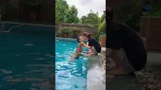 Anh ơi lấy hộ e b&ocirc;ng hoa #thinhhanh #funny #comedy