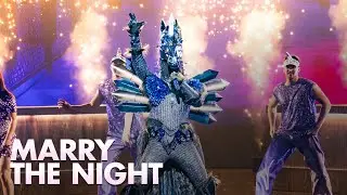 Eenhoorn - &lsquo;Marry The Night&rsquo; | The Masked Singer | Seizoen 5 | VTM