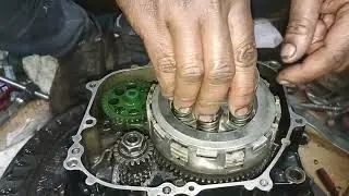 Bajaj discover bike  ki engine fitting & repairing  