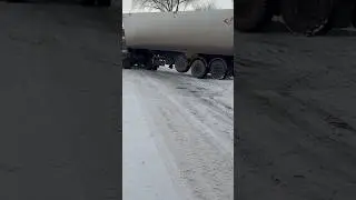 Tak profesjonalista cofa długą naczepa na prawe lustro 😂
