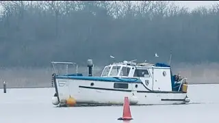 Looking for boats on Christmas Day 2024
