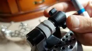 Old school jewelry technique : hand beaded milgrain (final stage)