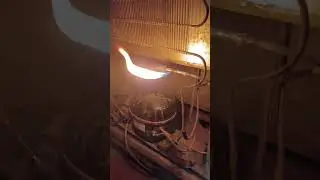 R600 rafregrant flammable,so be careful  new technician #r600 #r600gass