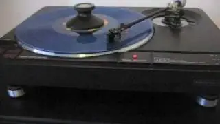 ADC 1700 Turntable with Grado Red Cartridge