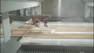 Automatic reciprocating spraying production line for wooden door