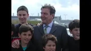 Kurzfilm (Shorty): Bundeskanzler Gerhard Schröder in Waiblingen-Neustadt; bei der Firma Stihl 2004