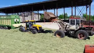 Fastrac stucked in a silage - JCB 3230 XTRA, LIAZ ST 180 (Skoda)