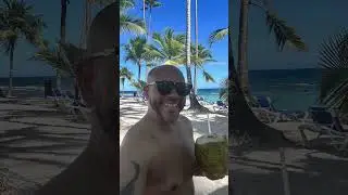 Esta noche bebo al estilo Miami, todo lo que beba los paga mi mami