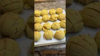 Pineapple buns #shorts #pinapple #chinesefood #chinesecuisine #baking #buns #bakingbread #asianfood