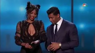 Alvin Kamara wins 2017-18 Offensive Rookie of the Year Award | NFL Honors