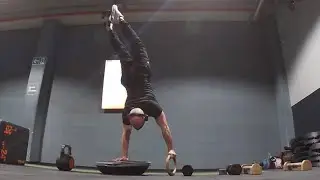 Ma&icirc;tre sensei one arm planche#133 .2025 #taverny#herblay#cannes#nice#labaule #basicfitsaintnazaire