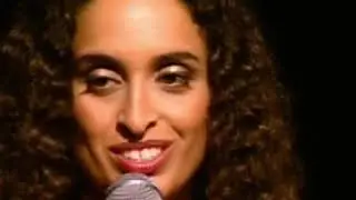 Noa talks about Roberto Benigni during the Blue touches Blue Concert
