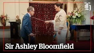 Watch the moment Ashley Bloomfield is knighted by Governor-General Dame Cindy Kiro | nzherald.co.nz