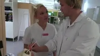 Följ med på en rundtur hos tandläkarstudenterna på Karolinska Institutet