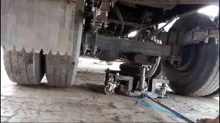LIFTUP floor jack for lifting empty commercial vehicle in wheel alignment shops and workshops