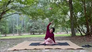 Check out the cloud behind me; Yoga with Eva Bratschi