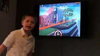 Hot Wheels id portal play and Street Beasts. (My first video) ! UK