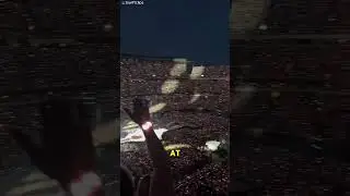 Wristbands at Taylor Swift's Concert Light Up in Pink Hearts 💗🥰😍😲