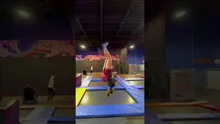 Tramp tumbling 😋 #tallgirl #model #rachelpizzolato #shorts @SkyZoneOfficial