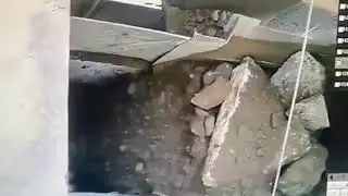 HOMEM &Eacute; ENGULIDO POR BRITADEIRA 😢😢😢😢