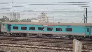 07:35 Vashi local races 11007 Deccan Express lead by Pune 40265 🔥