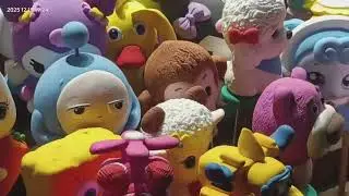 三坊七巷是位於中國福建福州市中心，以南後街為軸線，西側三條坊和東側七條巷組成的歷史文化街區，保存了大量明清古建築，有「里坊制度活化石」與「明清古建築博物館」之稱，是許多近代名人故居所在地。