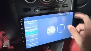 PARECE UMA TV ESSA CENTRAL MULTIM&Iacute;DIA ANDROID 1 DIN NO  CELTA PRISMA