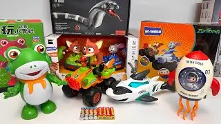 Unboxing Nick&rsquo;s Remote-controlled Beach Buggy, Electric Spray Rocket, Electric Shark, Dancing frog