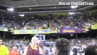 Las lágrimas de Nachbar, el abrazo de Lampe y Xavi Pascual. La camarita, en la celebración del Barça