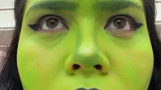 🎃 💚First time using face paint!🖤