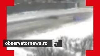 Momentul în care un şofer loveşte în plin doi tineri care se dădeau cu sania în Constanţa