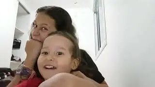 Fofocando enquanto fa&ccedil;o chapinha no cabelo da nen&ecirc;
