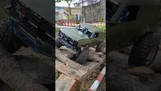MJX H12p Bronco crawling and tire test... 👌✊💨💨 #rcadventure #rcoffroad #mjxrc #shorts