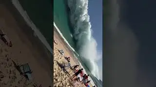 Tsunami alert! Nature's power on full display. 🌊⚠️ #TsunamiWave #BeachEmergency #NatureUnleashed