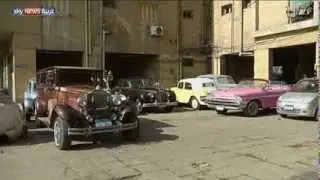 مصري يعيد الحياة إلى سيارات كلاسيكية