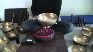 Klangschale f&uuml;r Klangmassage Nr. 10 von www.Buddhafiguren.de
