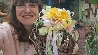 Come Creare una Sfera Profumata con Rami di Edera e Fiori in Tessuto