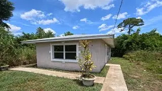 5555 SE 47th Av Avenue, Stuart, FL Presented by Lisa LeRose.