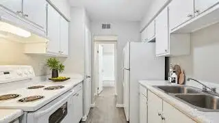 APARTMENTS AT OAK MEADOWS