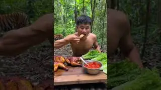 When Jungle Dining Turns Into a Survival Test 🐅🍴 #food #chickendishes #cooking #eating #eat