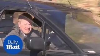 Senior Tories arrive at Chequers to meet Theresa May